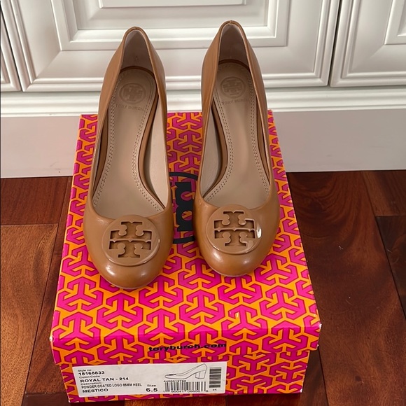 Tory Burch Shoes - Tory Burch Tan Heels- EUC